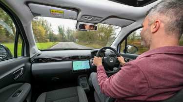 Richard Ingram conduisant le leapmotor T03 